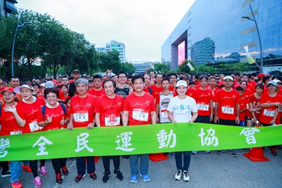 王品盃路跑北中南開跑　台中場2萬人參與